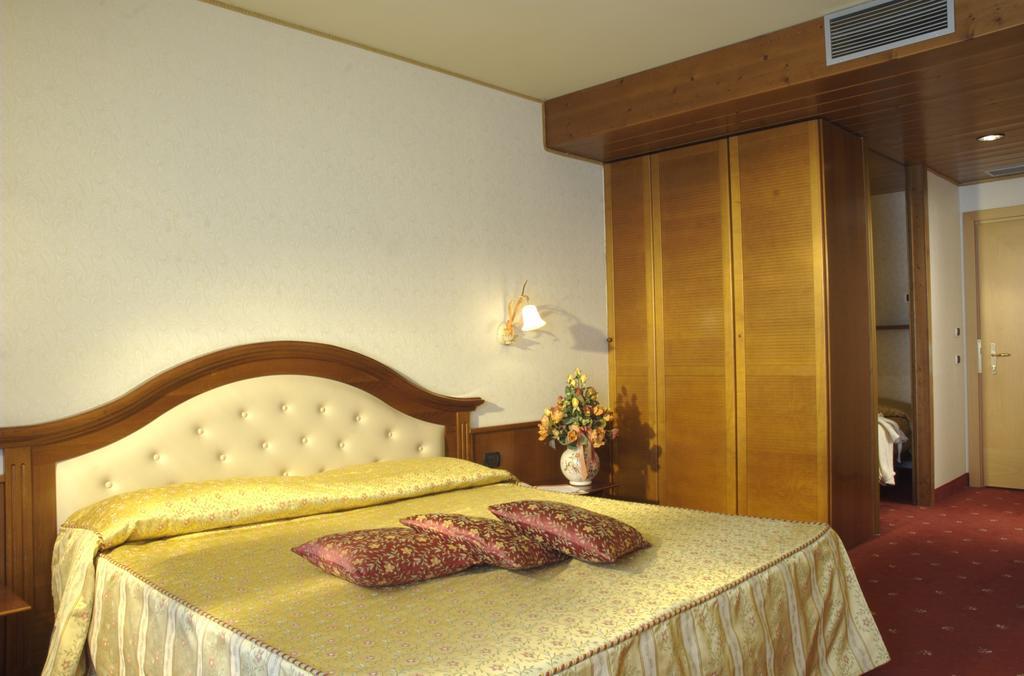 Hotel Mirabello - Slow Hotel Benessere Fiera Di Primiero Exterior foto